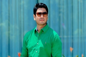 নিজ বাড়িতে গু*লিবিদ্ধ অভিনেতা আজাদ