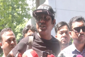 ডিবি অফিসে মারজুক রাসেল