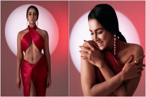 তাক লাগালেন অভিনেত্রী রুনা খান