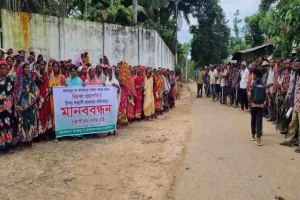 শ্রীমঙ্গলে চা শ্রমিকদের কর্মবিরতি ও মানববন্ধন