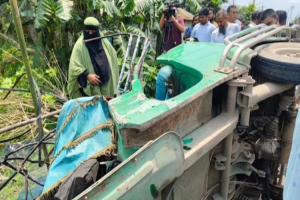 মুক্তাগাছায় সড়ক দু র্ঘ ট নায় নি হ ত ৪, পরিচয় অজানা তিন নারী