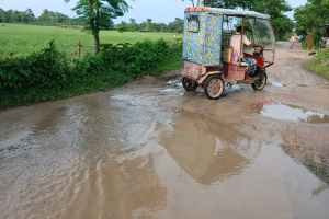 গোলাপগঞ্জে বেহাল সড়কে জনদু'র্ভোগ