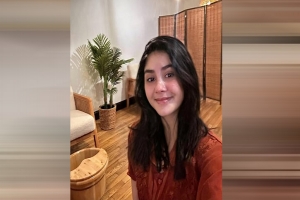 'সেলফিটা তোলার সময় চোখ থেকে পানি গড়িয়ে পড়ছিল'