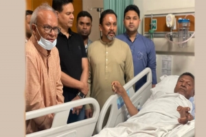 সড়ক দুর্ঘটনায় আহত প্রতিমন্ত্রী আবুল বারীকে দেখতে হাসপাতালে রিজভী সড়ক দুর্ঘটনায় আহত প্রতিমন্ত্রী আবুল বারীকে দেখতে হাসপাতালে রিজভী