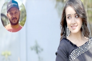 পরিচালকের বিরুদ্ধে অভিনেত্রীর গুরুতর অভিযোগ