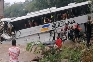 ব্রাজিলে বাস-ট্রাকের সং ঘ র্ষ, ১২ শিক্ষার্থী নি হ ত