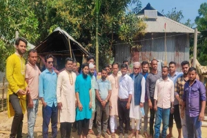 রমজান মাসে দুখু সরকারকে ঘর করে দিলো একঝাঁক তরুন