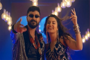 সাবিলার পর আইটেম গানে ঝ*ড় তুললেন ফারিণ