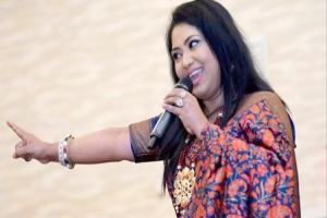 দীর্ঘ প্রবাস জীবন শেষে ঢাকা ফিরছেন বেবী নাজনীন