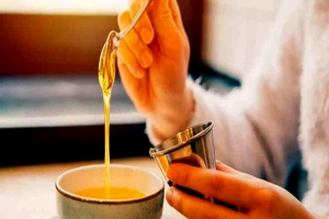 সকালে খালি পেটে কী খাবেন?