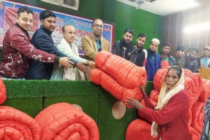 মাধবপুরে শীতার্তদের মাঝে শীতবস্ত্র বিতরণ    