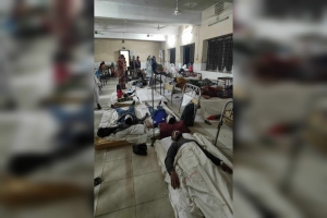 মাধবপুরে ট্রাক ও যাত্রীবাহী বাসের মুখোমুখি সংঘর্ষে নারী সহ আহত ১৮