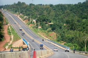 নাইজেরিয়ায় বাস-ট্যাংকার সং ঘ র্ষে ১৪ জন নি হ ত