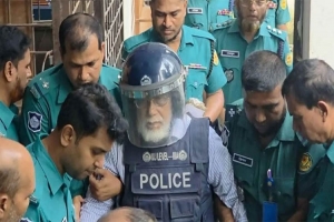 সাবেক প্রধান বিচারপতি খায়রুল হককে নতুন মামলায় গ্রেপ্তার দেখানোর আদেশ