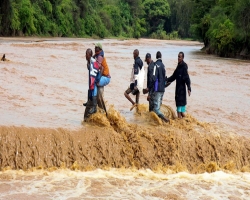 ভয়াবহ বন্যার কবলে প্রাণ হারিয়েছেন শতাধিক
