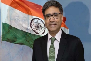 ভারতে হাসিনা ‘ব্যক্তিগত যোগাযোগ ডিভাইস’ ব্যবহার করছেন: বিক্রম মিশ্রি