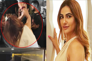 সিনেমার প্রিমিয়ারে প্রযোজককে জুতোপেটা অভিনেত্রীর