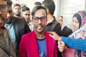 হিরো আলমের ওপর ‘নৌকার সমর্থকদের’ হামলা