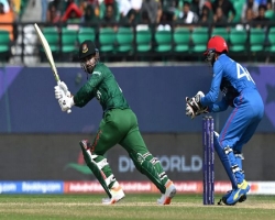 ছোট লক্ষ্য তাড়া করতে নেমেও বিপদে বাংলাদেশ