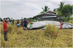 ফিলিপাইনে বিমান বি ধ্ব স্তে নি হ ত ৪
