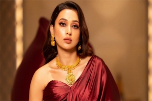 সংসদ সদস্য থেকে ‘পদত্যাগ’ করলেন মিমি চক্রবর্তী